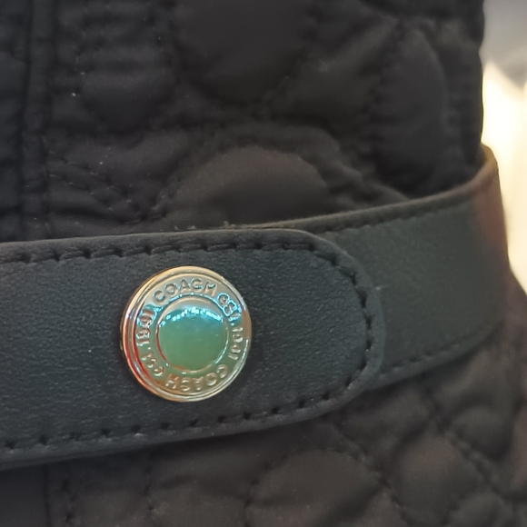 Coach hat super cute sz sm black. Excellent condition!! - Picture 4 of 6